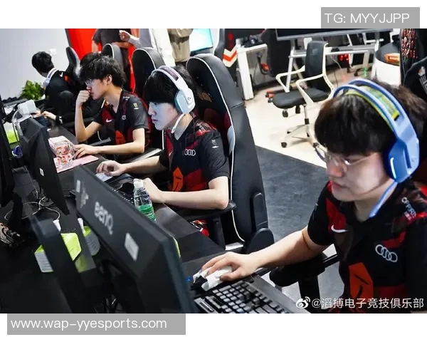 和平精英赛事深度解析JDG战队在S15赛季的战术意识与团队协作